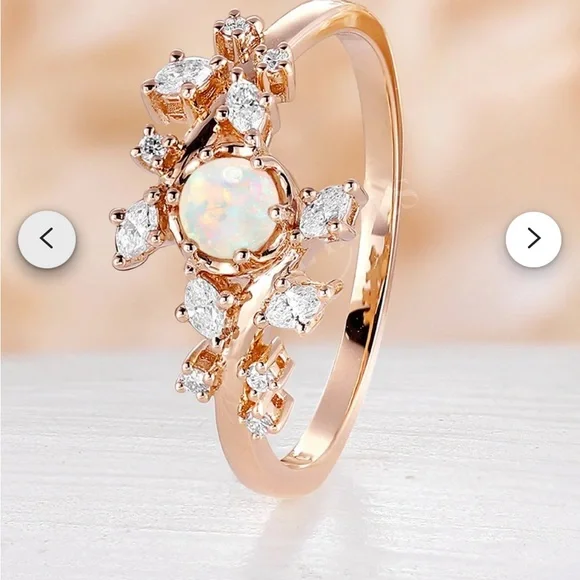 Stunning engagement ring / wedding ring, sure to impress.